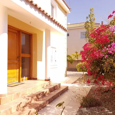 Paphos With Private Pool Apartman *