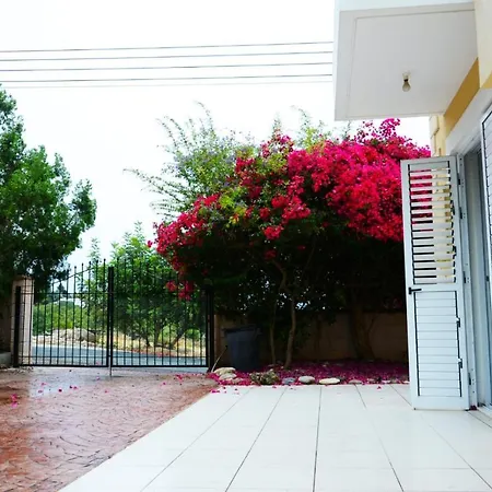Paphos With Private Pool Apartman *